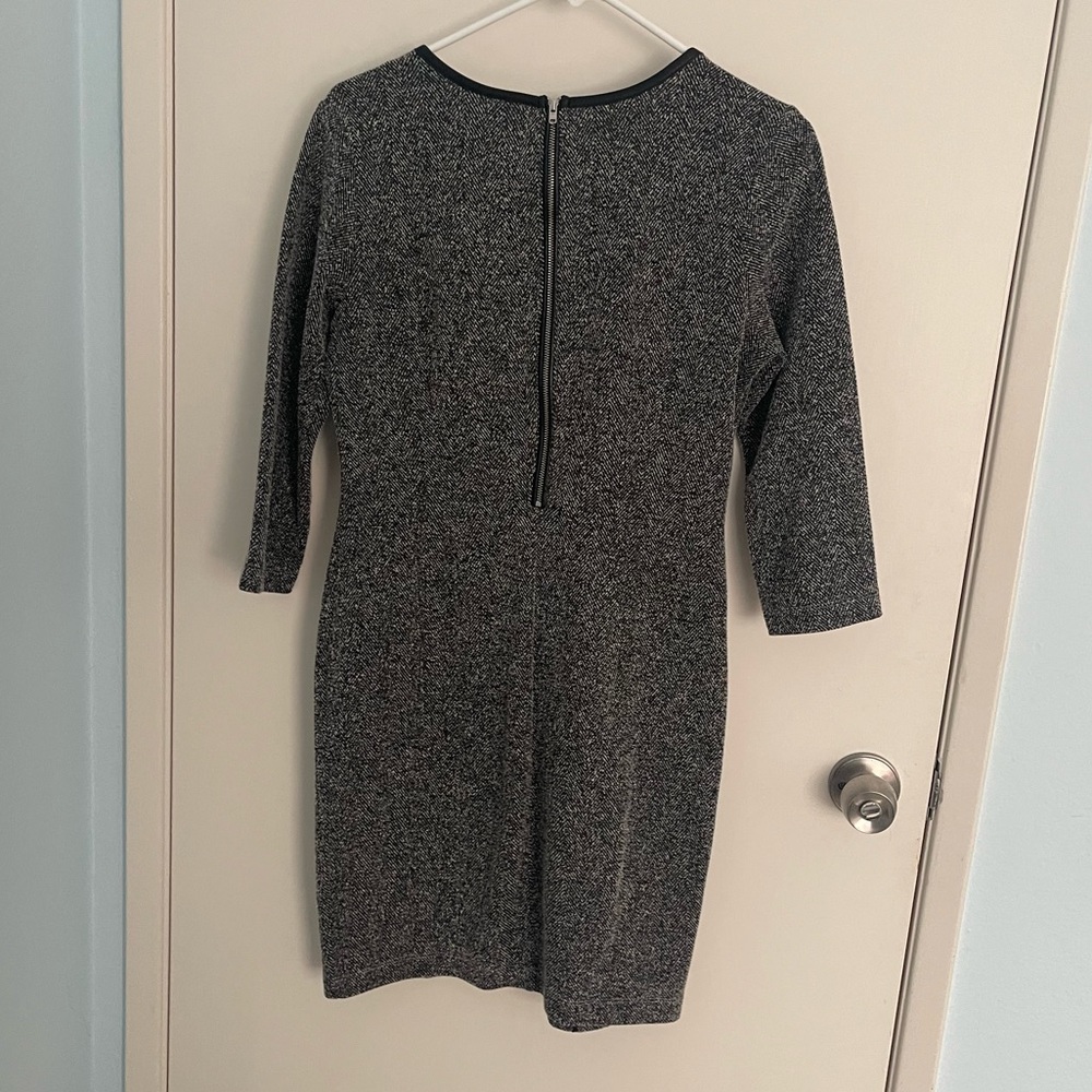 H&M salt & pepper grey 3/4 sleeve structured dress with black piping detail - Picture 3 of 6
